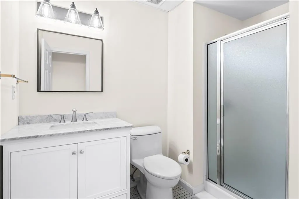 Updated full bath on terrace level