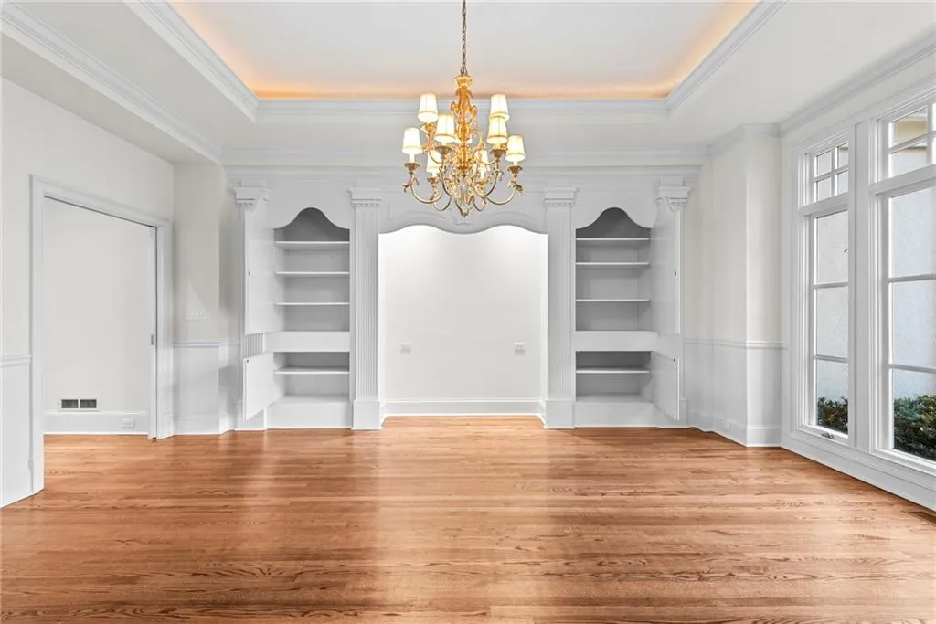 Large picture windows and lots of hidden storage for those dishes you only use a few times a year!!