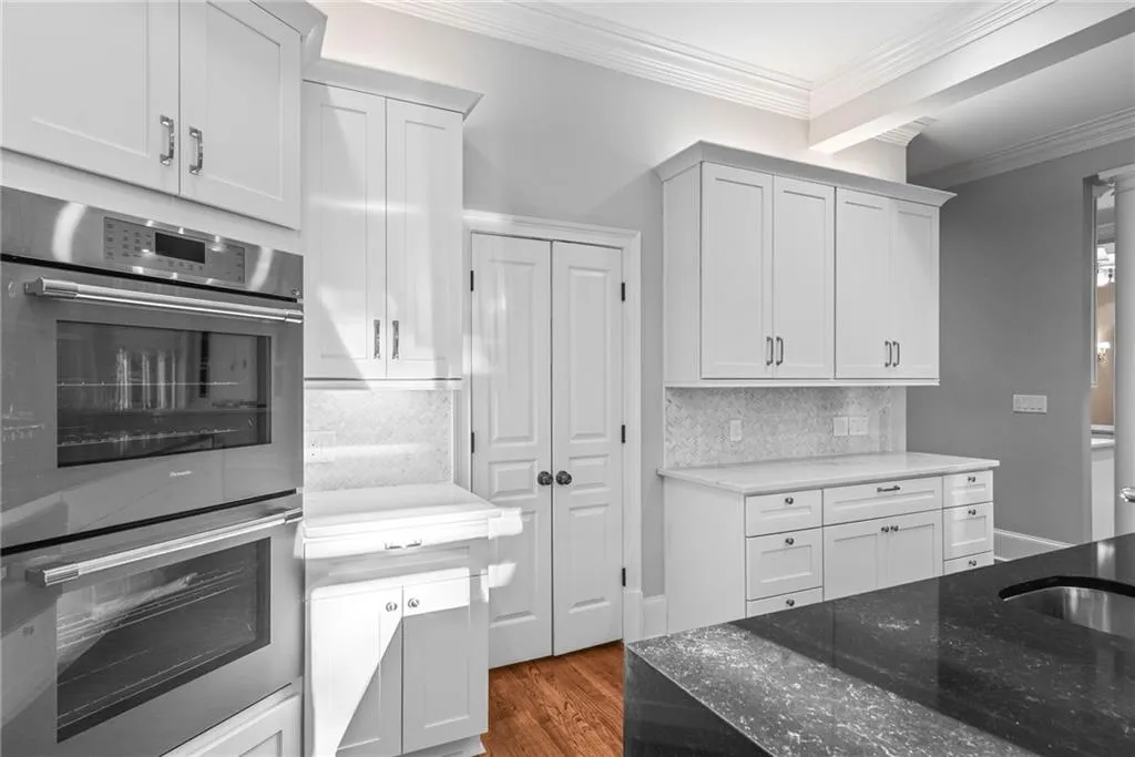 Thermador double wall ovens - look at that natural light!