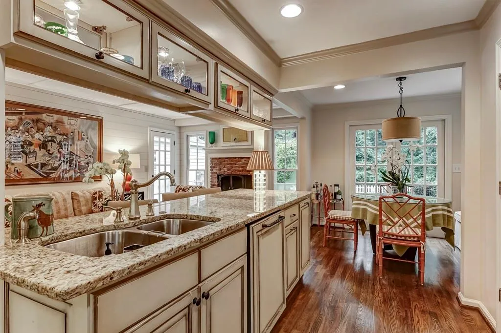 455 Old Creek Road, Atlanta, Georgia 30342, 4 Bedrooms Bedrooms, ,3 BathroomsBathrooms,Residential,Sold,455 Old Creek Road,6905393