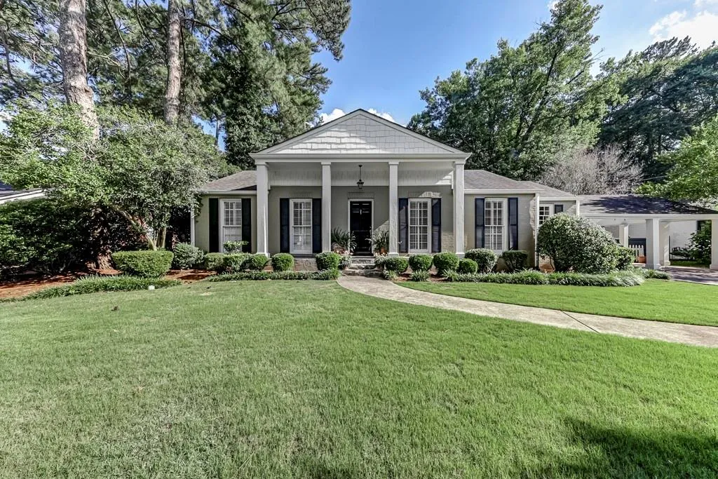 455 Old Creek Road, Atlanta, Georgia 30342, 4 Bedrooms Bedrooms, ,3 BathroomsBathrooms,Residential,Sold,455 Old Creek Road,6905393