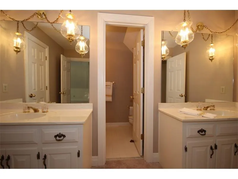 550 Avignon Court, Sandy Springs, Georgia 30350, 4 Bedrooms Bedrooms, ,3 BathroomsBathrooms,Residential,Sold,550 Avignon Court,5655355