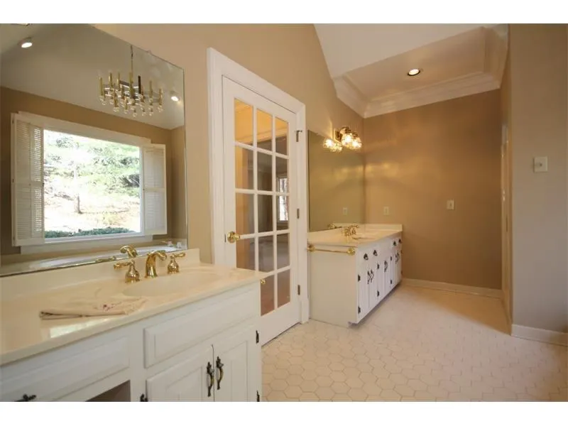 550 Avignon Court, Sandy Springs, Georgia 30350, 4 Bedrooms Bedrooms, ,3 BathroomsBathrooms,Residential,Sold,550 Avignon Court,5655355
