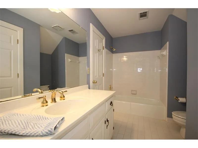 550 Avignon Court, Sandy Springs, Georgia 30350, 4 Bedrooms Bedrooms, ,3 BathroomsBathrooms,Residential,Sold,550 Avignon Court,5655355
