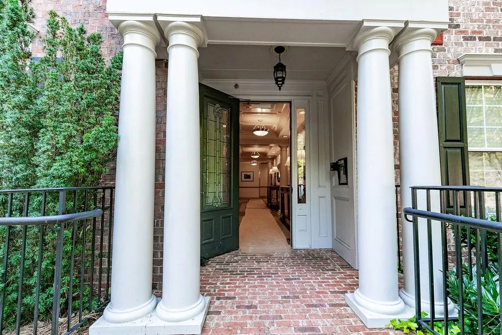 4810 Ivy Ridge Drive Se Unit 303, Atlanta, Georgia 30339, 2 Bedrooms Bedrooms, ,2 BathroomsBathrooms,Residential,For Sale,4810 Ivy Ridge Drive Se Unit 303,7595426