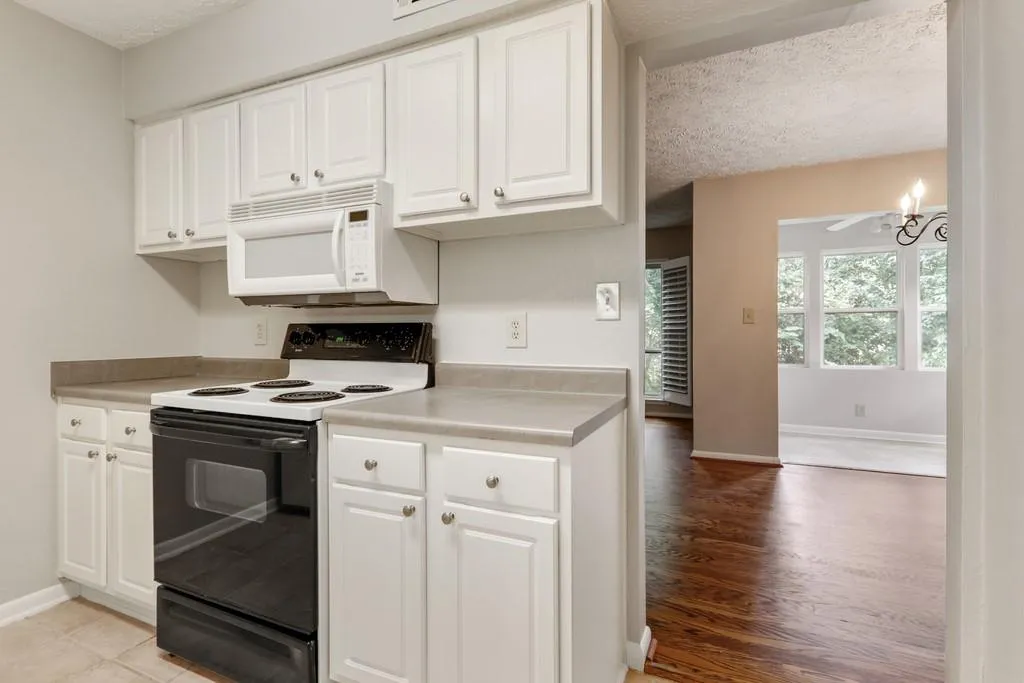 5157 Roswell Road Unit 5, Sandy Springs, Georgia 30342, 1 Bedroom Bedrooms, ,1 BathroomBathrooms,Residential,Sold,5157 Roswell Road Unit 5,6723189