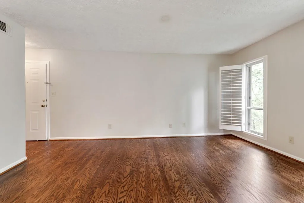 5157 Roswell Road Unit 5, Sandy Springs, Georgia 30342, 1 Bedroom Bedrooms, ,1 BathroomBathrooms,Residential,Sold,5157 Roswell Road Unit 5,6723189