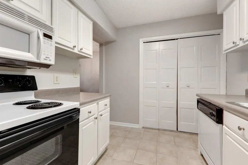 5157 Roswell Road Unit 5, Sandy Springs, Georgia 30342, 1 Bedroom Bedrooms, ,1 BathroomBathrooms,Residential,Sold,5157 Roswell Road Unit 5,6723189