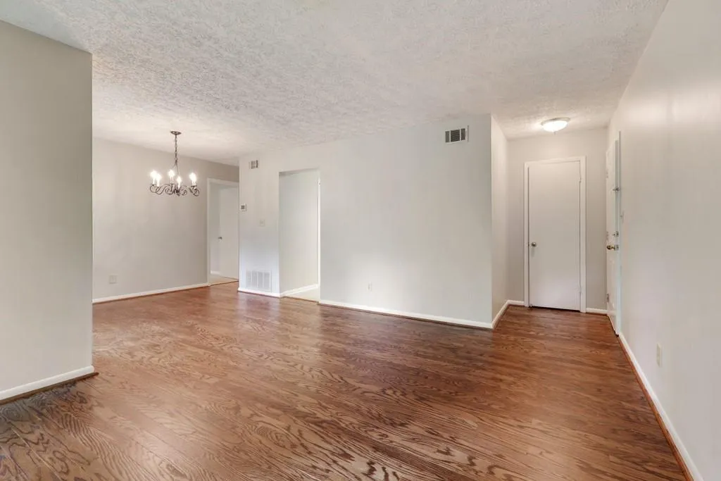 5157 Roswell Road Unit 5, Sandy Springs, Georgia 30342, 1 Bedroom Bedrooms, ,1 BathroomBathrooms,Residential,Sold,5157 Roswell Road Unit 5,6723189