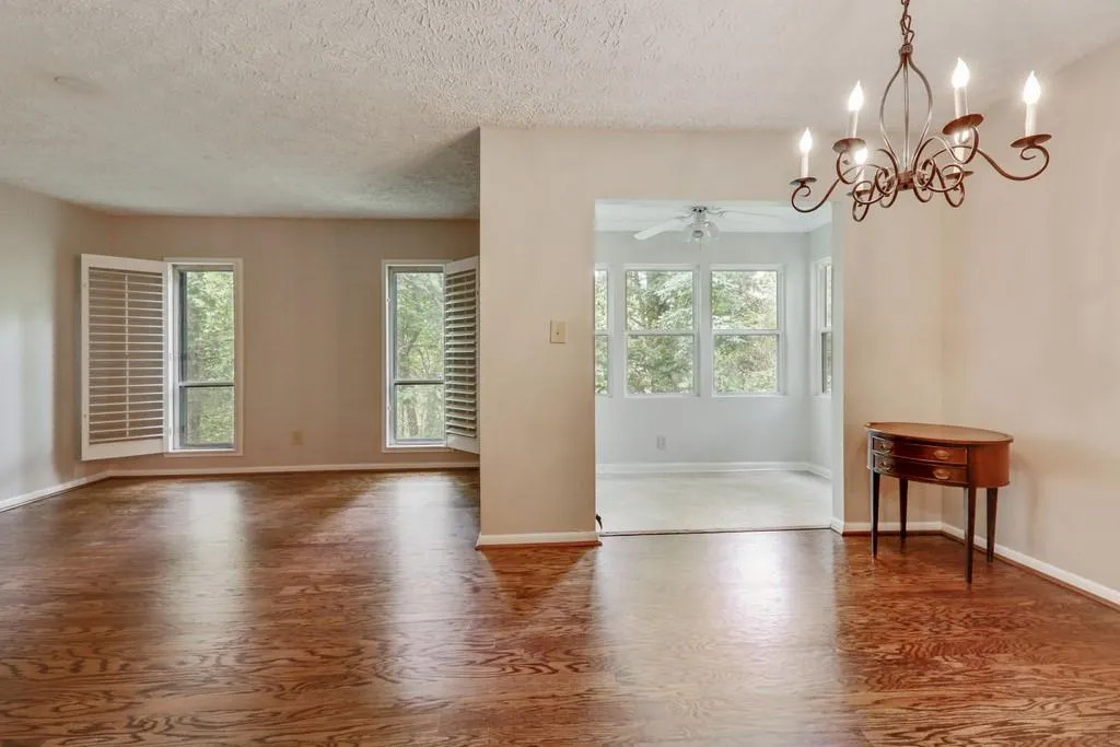 5157 Roswell Road Unit 5, Sandy Springs, Georgia 30342, 1 Bedroom Bedrooms, ,1 BathroomBathrooms,Residential,Sold,5157 Roswell Road Unit 5,6723189