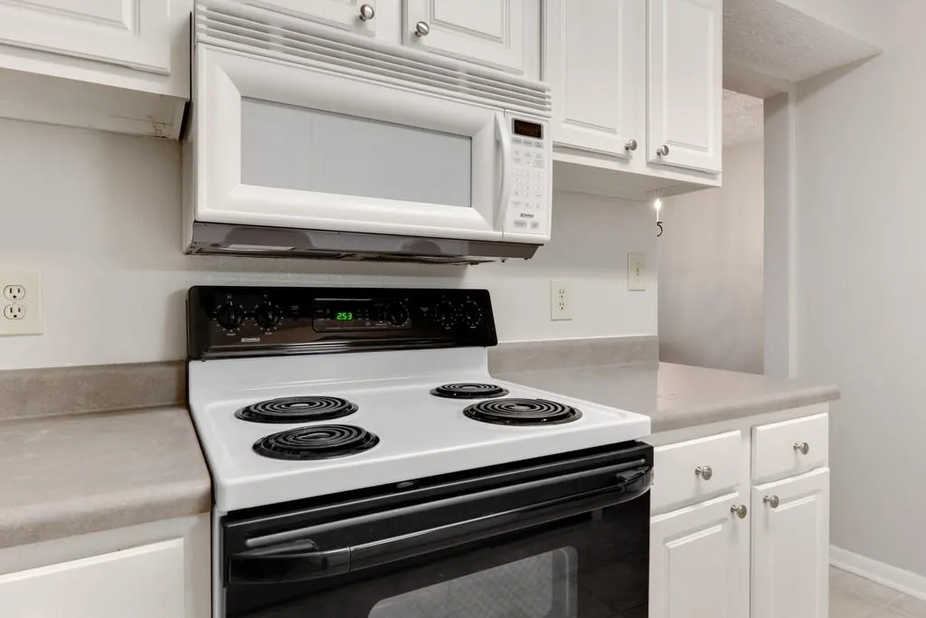 5157 Roswell Road Unit 5, Sandy Springs, Georgia 30342, 1 Bedroom Bedrooms, ,1 BathroomBathrooms,Residential,Sold,5157 Roswell Road Unit 5,6723189