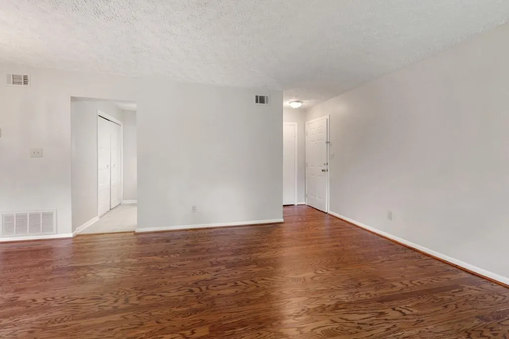 5157 Roswell Road Unit 5, Sandy Springs, Georgia 30342, 1 Bedroom Bedrooms, ,1 BathroomBathrooms,Residential,Sold,5157 Roswell Road Unit 5,6723189