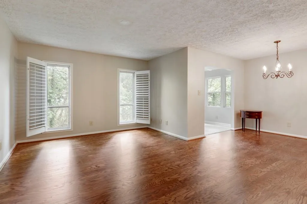 5157 Roswell Road Unit 5, Sandy Springs, Georgia 30342, 1 Bedroom Bedrooms, ,1 BathroomBathrooms,Residential,Sold,5157 Roswell Road Unit 5,6723189