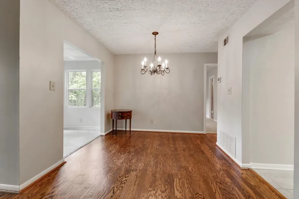 5157 Roswell Road Unit 5, Sandy Springs, Georgia 30342, 1 Bedroom Bedrooms, ,1 BathroomBathrooms,Residential,Sold,5157 Roswell Road Unit 5,6723189