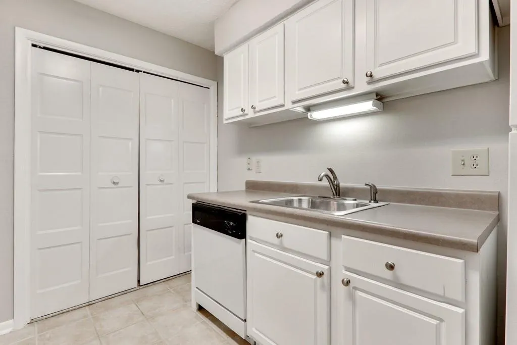 5157 Roswell Road Unit 5, Sandy Springs, Georgia 30342, 1 Bedroom Bedrooms, ,1 BathroomBathrooms,Residential,Sold,5157 Roswell Road Unit 5,6723189