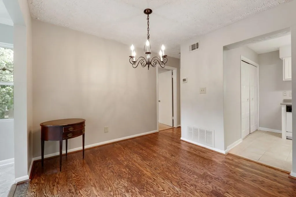 5157 Roswell Road Unit 5, Sandy Springs, Georgia 30342, 1 Bedroom Bedrooms, ,1 BathroomBathrooms,Residential,Sold,5157 Roswell Road Unit 5,6723189