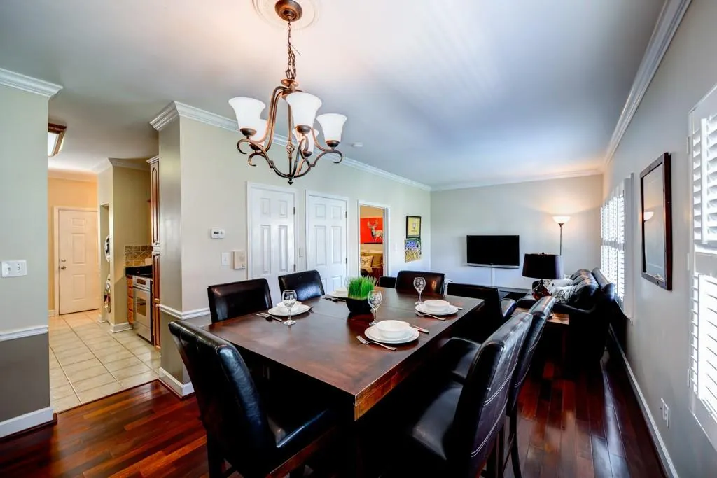 75 E Wesley Road Ne Unit 2, Atlanta, Georgia 30305, 2 Bedrooms Bedrooms, ,2 BathroomsBathrooms,Residential,Sold,75 E Wesley Road Ne Unit 2,5676195
