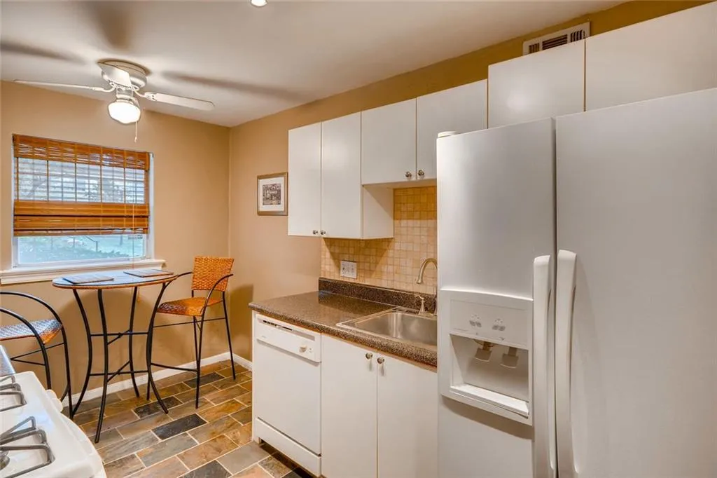 2230 Cheshire Bridge Road Ne Unit 103, Atlanta, Georgia 30324, 1 Bedroom Bedrooms, ,1 BathroomBathrooms,Residential,Sold,2230 Cheshire Bridge Road Ne Unit 103,6070123