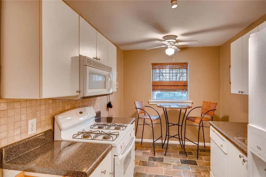 2230 Cheshire Bridge Road Ne Unit 103, Atlanta, Georgia 30324, 1 Bedroom Bedrooms, ,1 BathroomBathrooms,Residential,Sold,2230 Cheshire Bridge Road Ne Unit 103,6070123