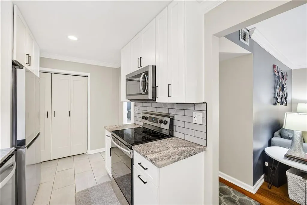 1704 Brighton Point, Atlanta, Georgia 30328, 2 Bedrooms Bedrooms, ,2 BathroomsBathrooms,Residential,For Sale,1704 Brighton Point,7654901