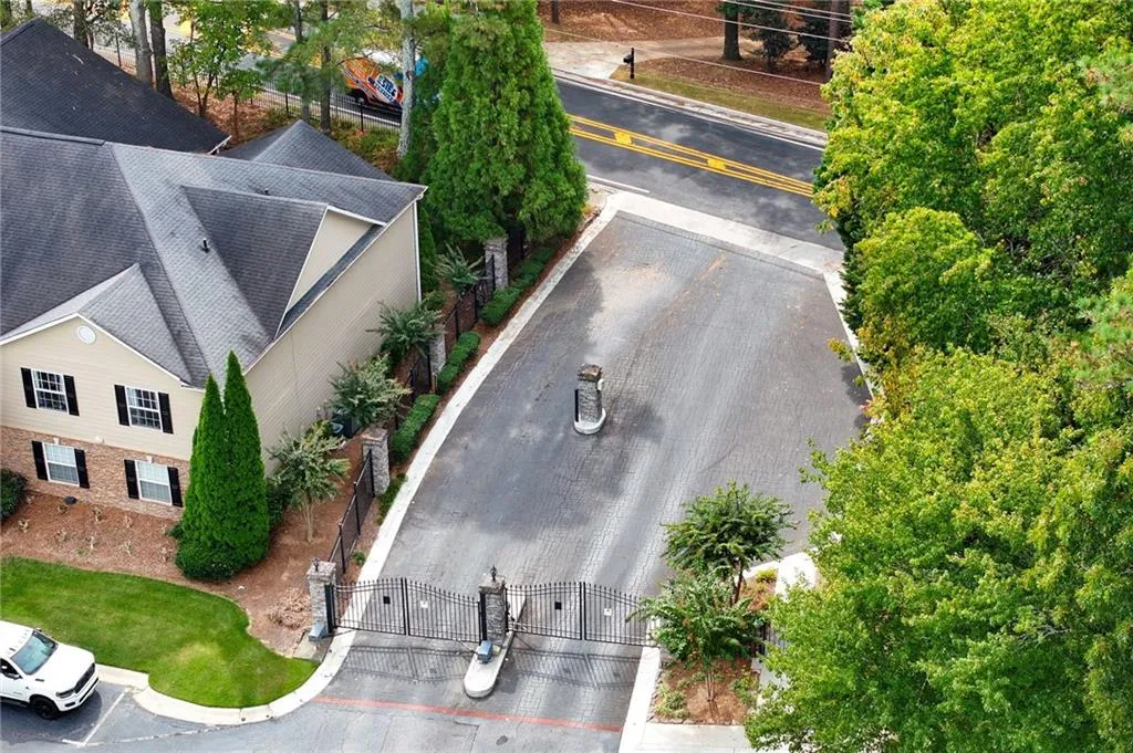 1704 Brighton Point, Atlanta, Georgia 30328, 2 Bedrooms Bedrooms, ,2 BathroomsBathrooms,Residential,For Sale,1704 Brighton Point,7654901