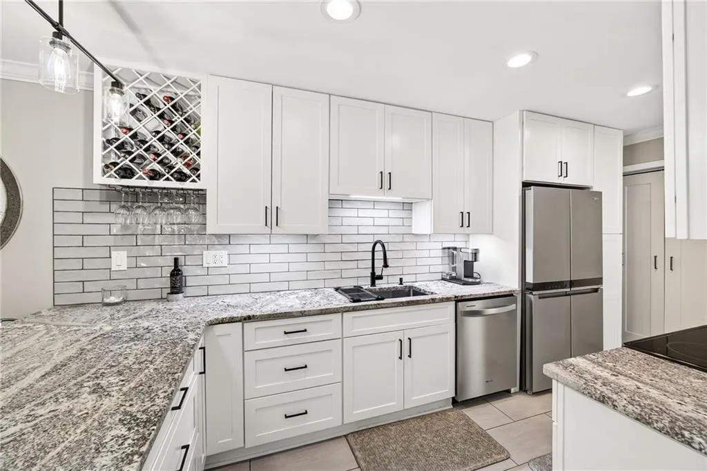 1704 Brighton Point, Atlanta, Georgia 30328, 2 Bedrooms Bedrooms, ,2 BathroomsBathrooms,Residential,For Sale,1704 Brighton Point,7654901