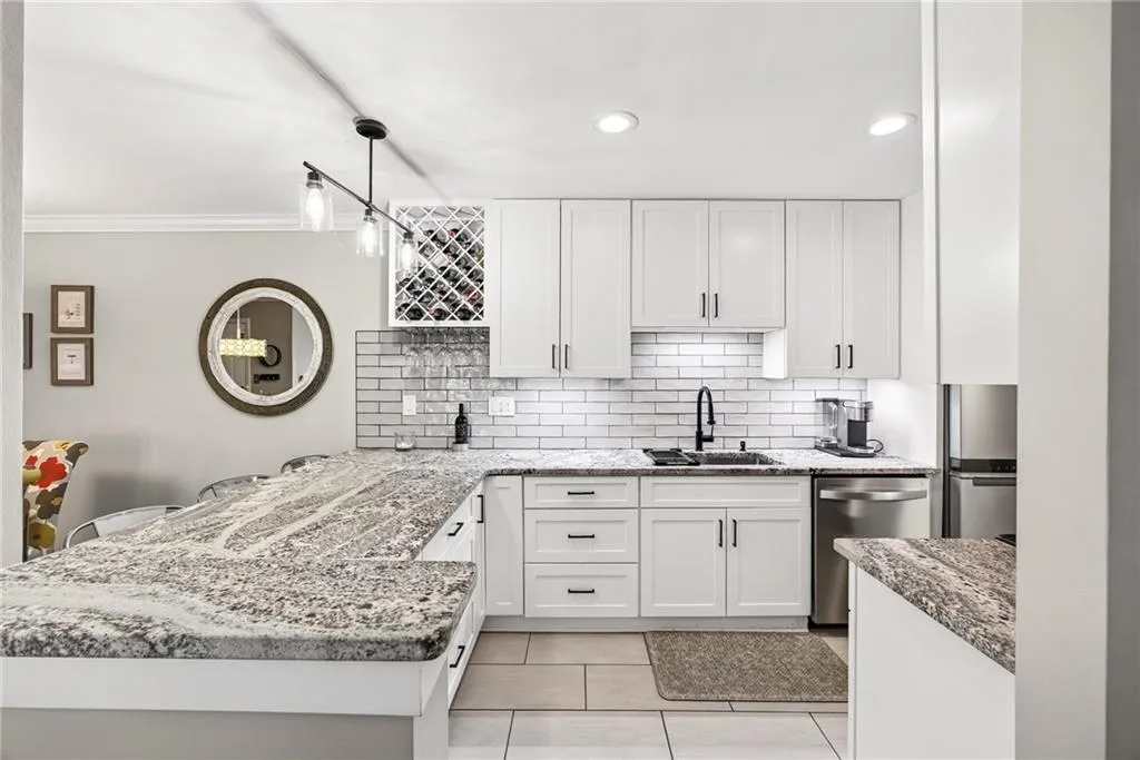 1704 Brighton Point, Atlanta, Georgia 30328, 2 Bedrooms Bedrooms, ,2 BathroomsBathrooms,Residential,For Sale,1704 Brighton Point,7654901