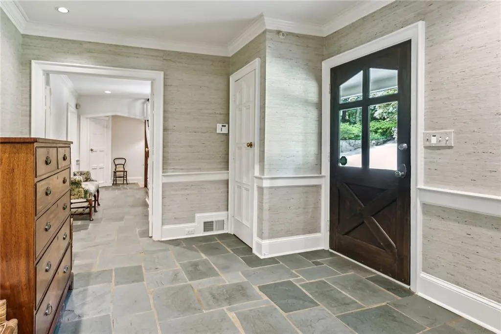 685 Tanglewood Trail, Atlanta, Georgia 30327, 5 Bedrooms Bedrooms, ,4 BathroomsBathrooms,Residential,Sold,685 Tanglewood Trail,7407730