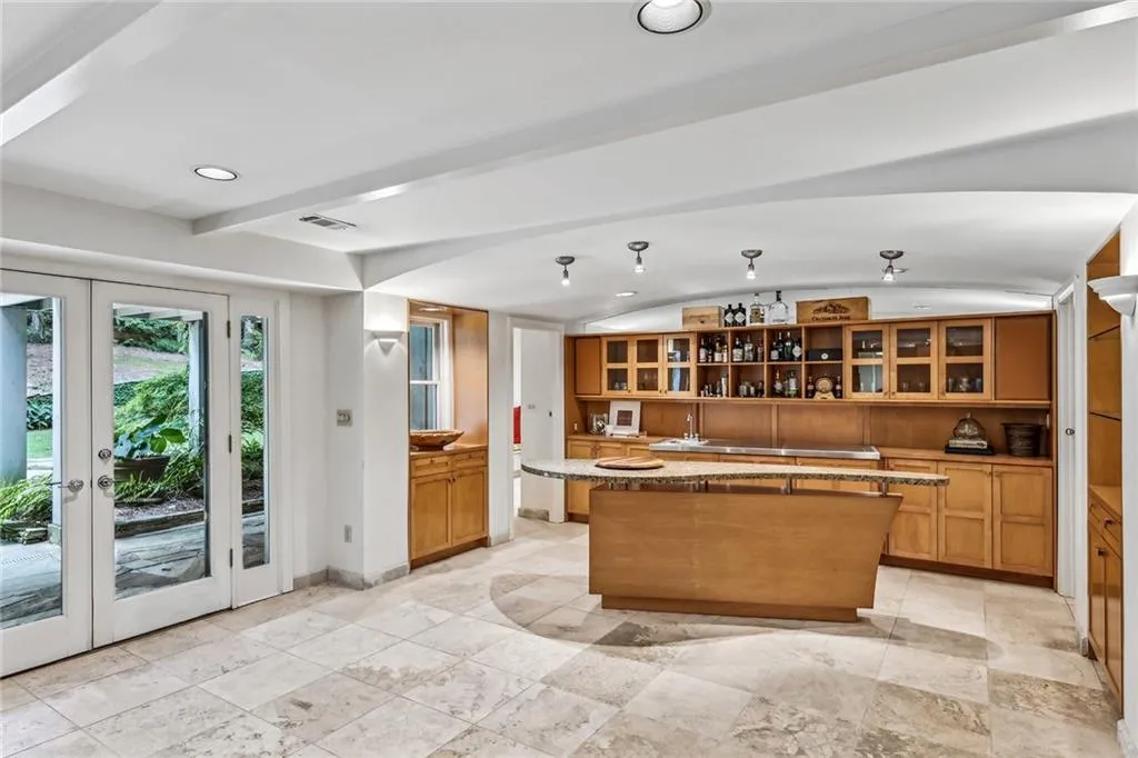 685 Tanglewood Trail, Atlanta, Georgia 30327, 5 Bedrooms Bedrooms, ,4 BathroomsBathrooms,Residential,Sold,685 Tanglewood Trail,7407730
