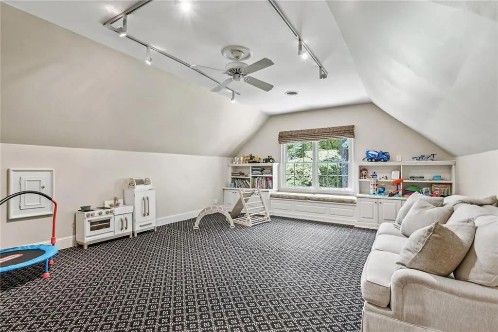 685 Tanglewood Trail, Atlanta, Georgia 30327, 5 Bedrooms Bedrooms, ,4 BathroomsBathrooms,Residential,Sold,685 Tanglewood Trail,7407730