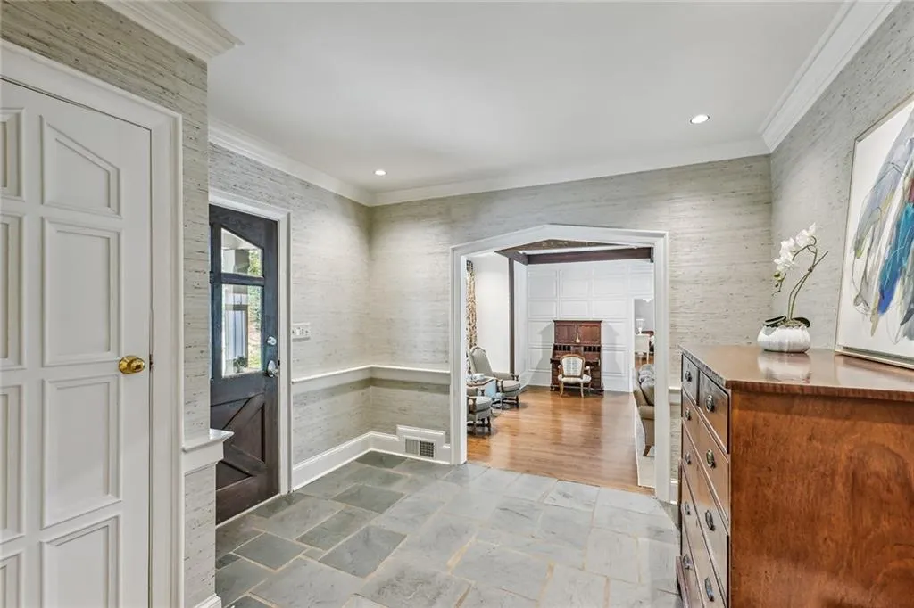 685 Tanglewood Trail, Atlanta, Georgia 30327, 5 Bedrooms Bedrooms, ,4 BathroomsBathrooms,Residential,Sold,685 Tanglewood Trail,7407730