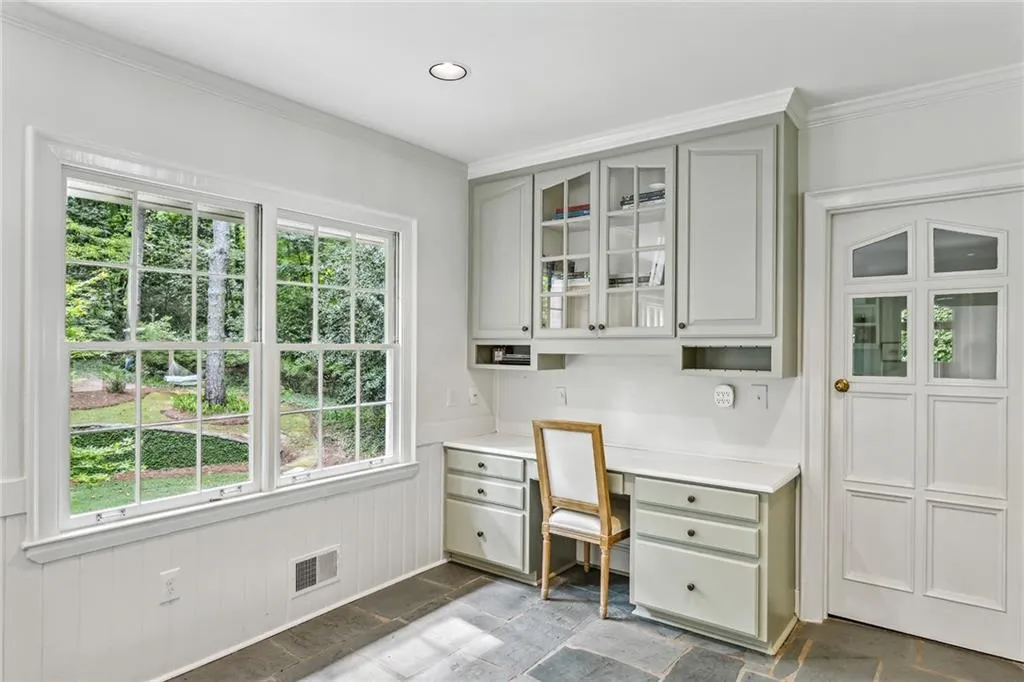 685 Tanglewood Trail, Atlanta, Georgia 30327, 5 Bedrooms Bedrooms, ,4 BathroomsBathrooms,Residential,Sold,685 Tanglewood Trail,7407730