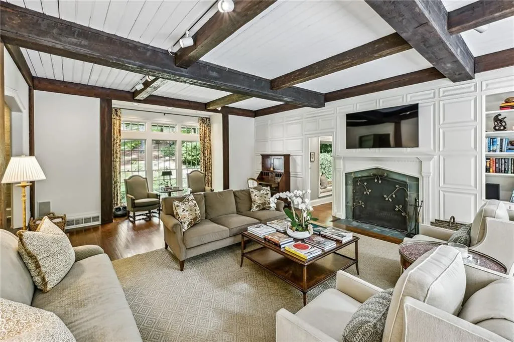 685 Tanglewood Trail, Atlanta, Georgia 30327, 5 Bedrooms Bedrooms, ,4 BathroomsBathrooms,Residential,Sold,685 Tanglewood Trail,7407730