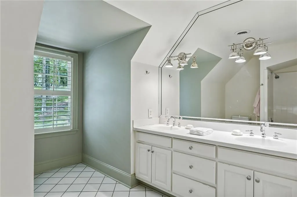 685 Tanglewood Trail, Atlanta, Georgia 30327, 5 Bedrooms Bedrooms, ,4 BathroomsBathrooms,Residential,Sold,685 Tanglewood Trail,7407730
