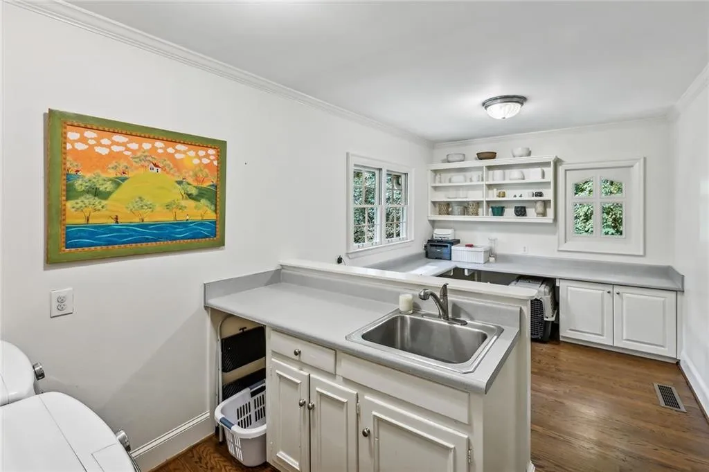685 Tanglewood Trail, Atlanta, Georgia 30327, 5 Bedrooms Bedrooms, ,4 BathroomsBathrooms,Residential,Sold,685 Tanglewood Trail,7407730