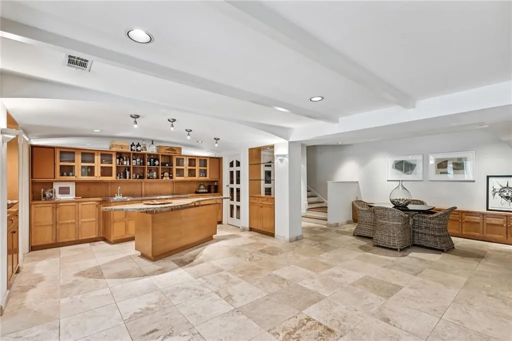 685 Tanglewood Trail, Atlanta, Georgia 30327, 5 Bedrooms Bedrooms, ,4 BathroomsBathrooms,Residential,Sold,685 Tanglewood Trail,7407730