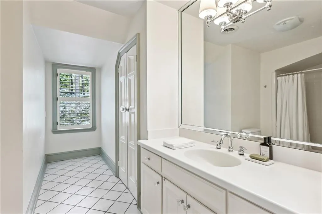 685 Tanglewood Trail, Atlanta, Georgia 30327, 5 Bedrooms Bedrooms, ,4 BathroomsBathrooms,Residential,Sold,685 Tanglewood Trail,7407730