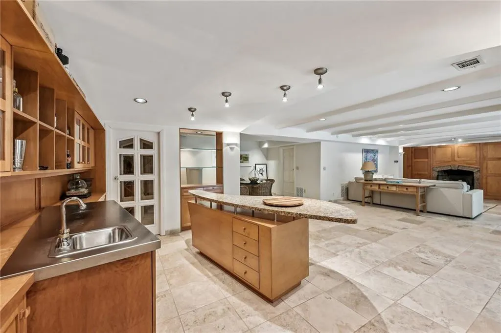 685 Tanglewood Trail, Atlanta, Georgia 30327, 5 Bedrooms Bedrooms, ,4 BathroomsBathrooms,Residential,Sold,685 Tanglewood Trail,7407730