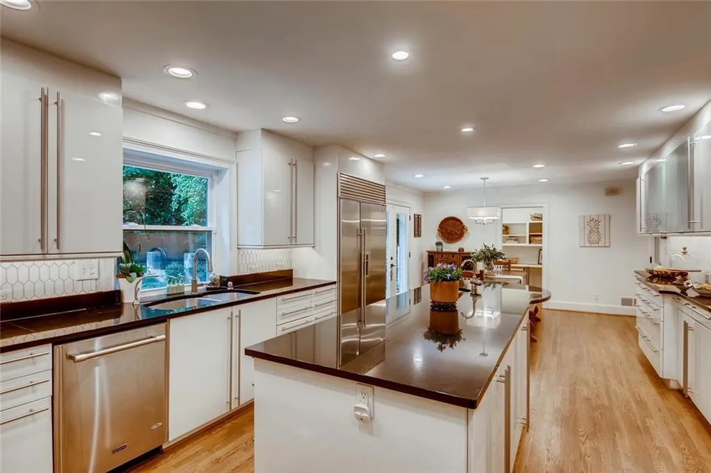 1890 Old Dominion Drive, Sandy Springs, Georgia 30350, 5 Bedrooms Bedrooms, ,3 BathroomsBathrooms,Residential,Sold,1890 Old Dominion Drive,6771142