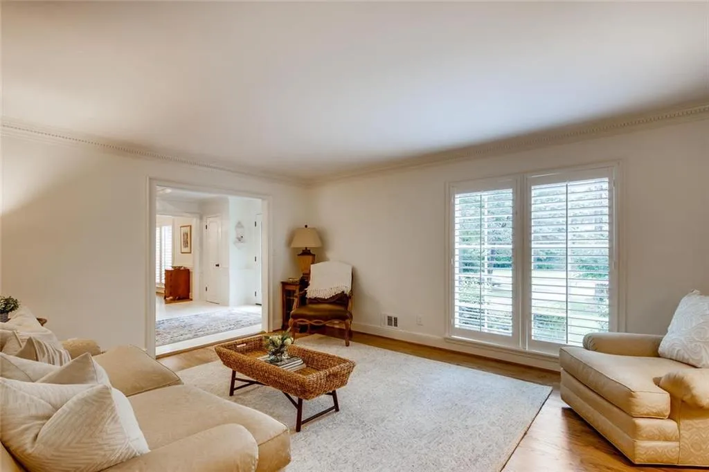 1890 Old Dominion Drive, Sandy Springs, Georgia 30350, 5 Bedrooms Bedrooms, ,3 BathroomsBathrooms,Residential,Sold,1890 Old Dominion Drive,6771142