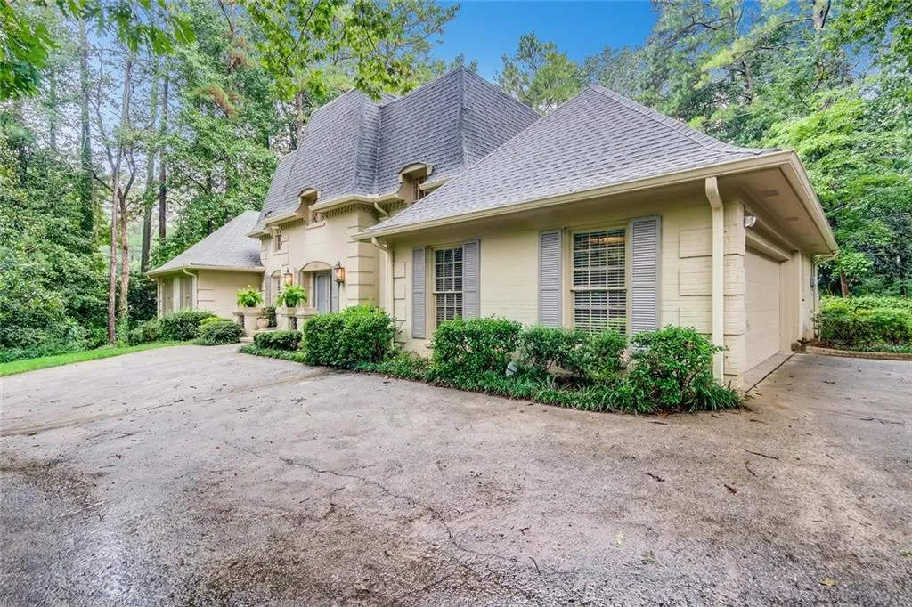 1890 Old Dominion Drive, Sandy Springs, Georgia 30350, 5 Bedrooms Bedrooms, ,3 BathroomsBathrooms,Residential,Sold,1890 Old Dominion Drive,6771142