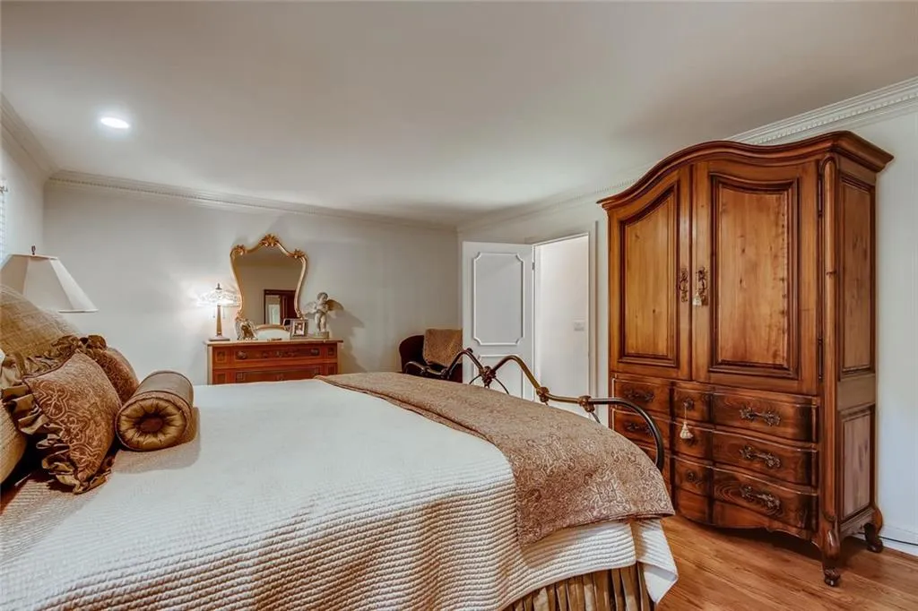 1890 Old Dominion Drive, Sandy Springs, Georgia 30350, 5 Bedrooms Bedrooms, ,3 BathroomsBathrooms,Residential,Sold,1890 Old Dominion Drive,6771142
