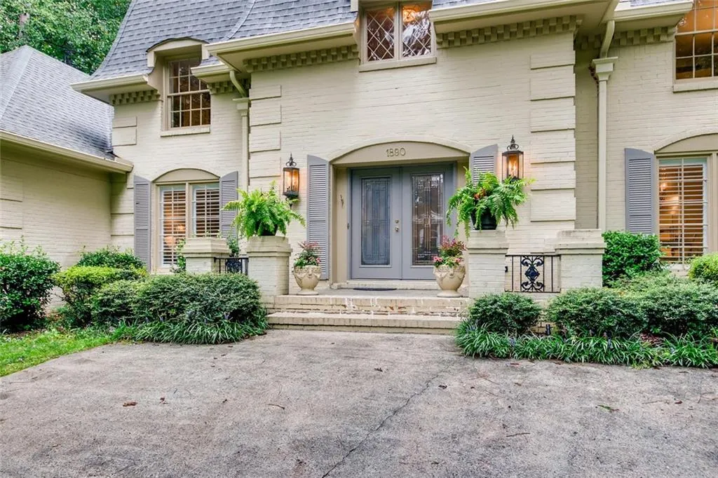 1890 Old Dominion Drive, Sandy Springs, Georgia 30350, 5 Bedrooms Bedrooms, ,3 BathroomsBathrooms,Residential,Sold,1890 Old Dominion Drive,6771142