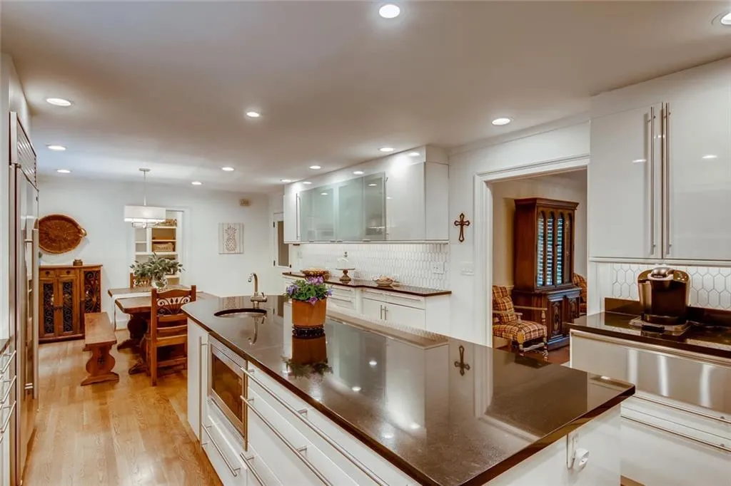 1890 Old Dominion Drive, Sandy Springs, Georgia 30350, 5 Bedrooms Bedrooms, ,3 BathroomsBathrooms,Residential,Sold,1890 Old Dominion Drive,6771142