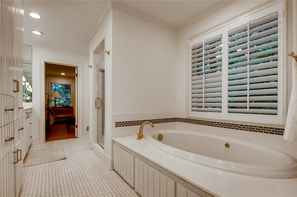 1890 Old Dominion Drive, Sandy Springs, Georgia 30350, 5 Bedrooms Bedrooms, ,3 BathroomsBathrooms,Residential,Sold,1890 Old Dominion Drive,6771142