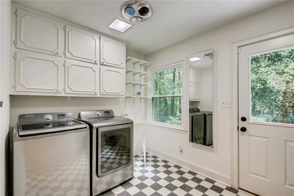 1890 Old Dominion Drive, Sandy Springs, Georgia 30350, 5 Bedrooms Bedrooms, ,3 BathroomsBathrooms,Residential,Sold,1890 Old Dominion Drive,6771142