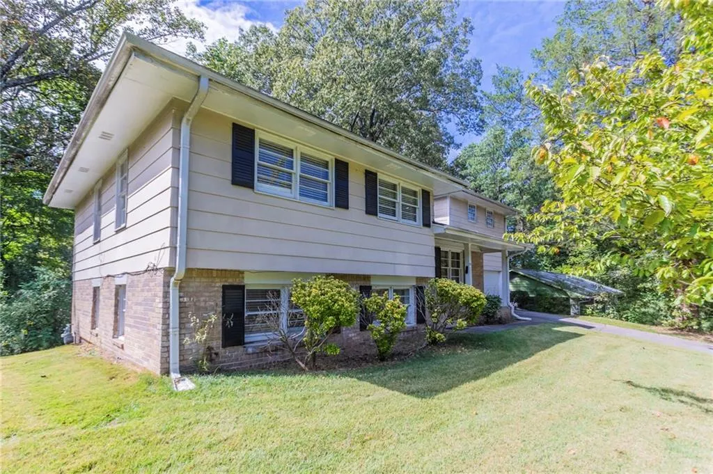 927 Magna Carta Drive Nw, Atlanta, Georgia 30318, 4 Bedrooms Bedrooms, ,4 BathroomsBathrooms,Residential,For Sale,927 Magna Carta Drive Nw,7629270