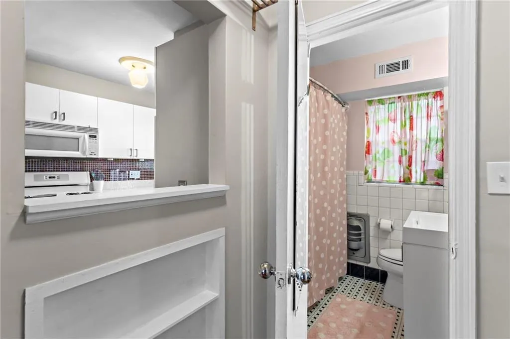 2250 Cheshire Bridge Road Ne Unit 311, Atlanta, Georgia 30324, 1 Bedroom Bedrooms, ,1 BathroomBathrooms,Residential,For Sale,2250 Cheshire Bridge Road Ne Unit 311,7601319