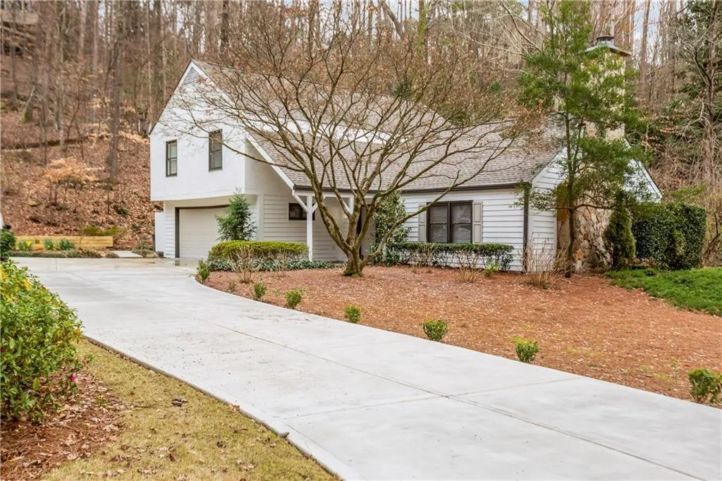 7107 Riverside Drive, Sandy Springs, Georgia 30328, 4 Bedrooms Bedrooms, ,2 BathroomsBathrooms,Residential,Sold,7107 Riverside Drive,6728276