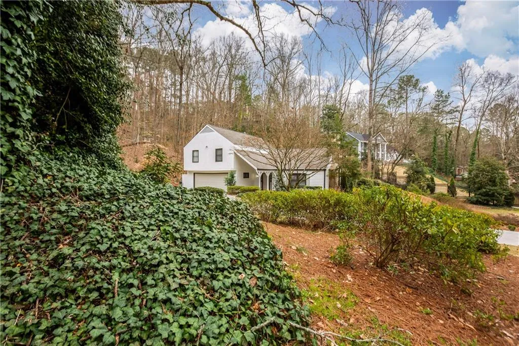 7107 Riverside Drive, Sandy Springs, Georgia 30328, 4 Bedrooms Bedrooms, ,2 BathroomsBathrooms,Residential,Sold,7107 Riverside Drive,6728276